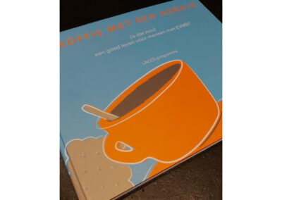 illustratie boek met caracter boekomslag illustreren afbeeldingen personages kopje koffie koekje carine braakenburg van backum omslag