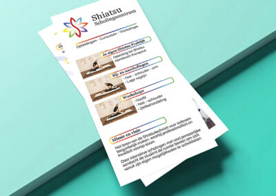 ontwerp flyer met caracter grafische vormgeving folder carine braakenburg van backum Shiatsu scholingscentrum social media passend bij logo uitstraling