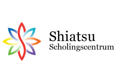 ontwerp logo met caracter Shiatsu Scholingscentrumcarine braakenburg van backum branding huisstijl grafische vormgeving lotus chakra's chakrakleuren kleurrijk